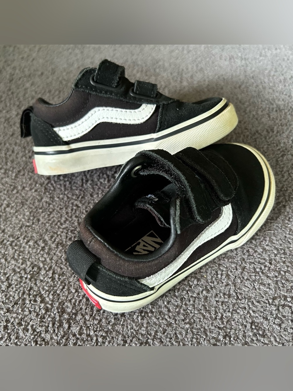 Vans Kids Black & White Old Skool Velcro Sneakers